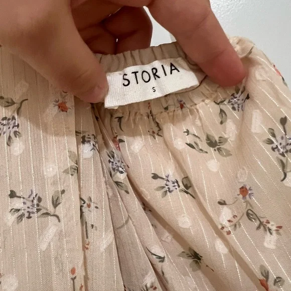 Storia Cream Floral Maxi Dress - Picture 3 of 3